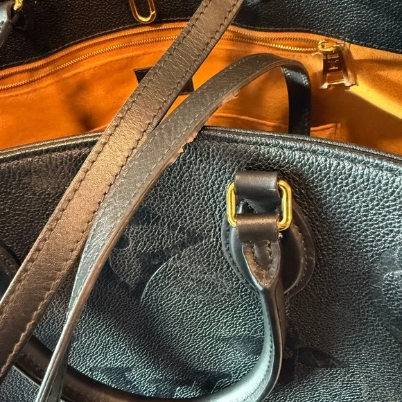 Black Louis Vuitton OnTheGo GM - Picture 8 of 9